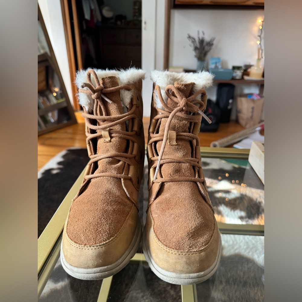 Sorel Tan Winter Boots with White Fur